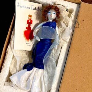 Femmes Fatales Ornament